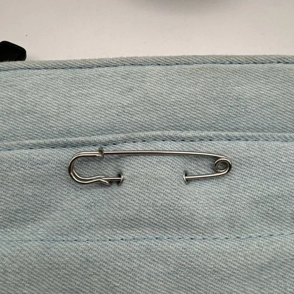 SafeTEE Bag Light Blue Quilted Puffer Crossbody Bag Safety Pin Denim Y2K Skater - Picture 3 of 7